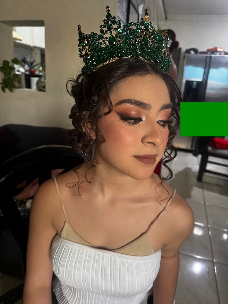 Maquillaje y Peinado para XV Años